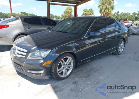 2013 Mercedes-Benz C 250 Sport из США, поврежденный, VIN WDDGF4HB3DR248499